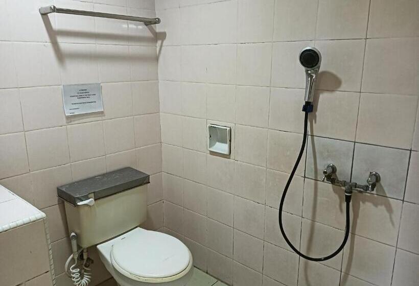 Otel Oyo 90860 Wawasan Inn