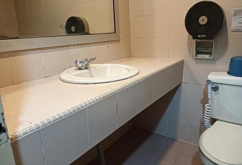 Otel Oyo 90860 Wawasan Inn