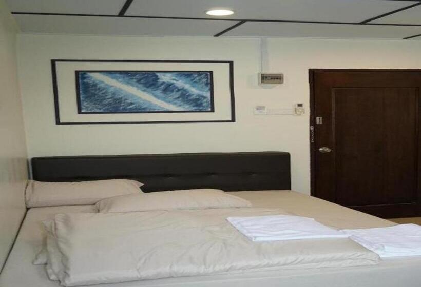 בית מלון כפרי Pine Lodge By Evr Previously Yss Indrawasih