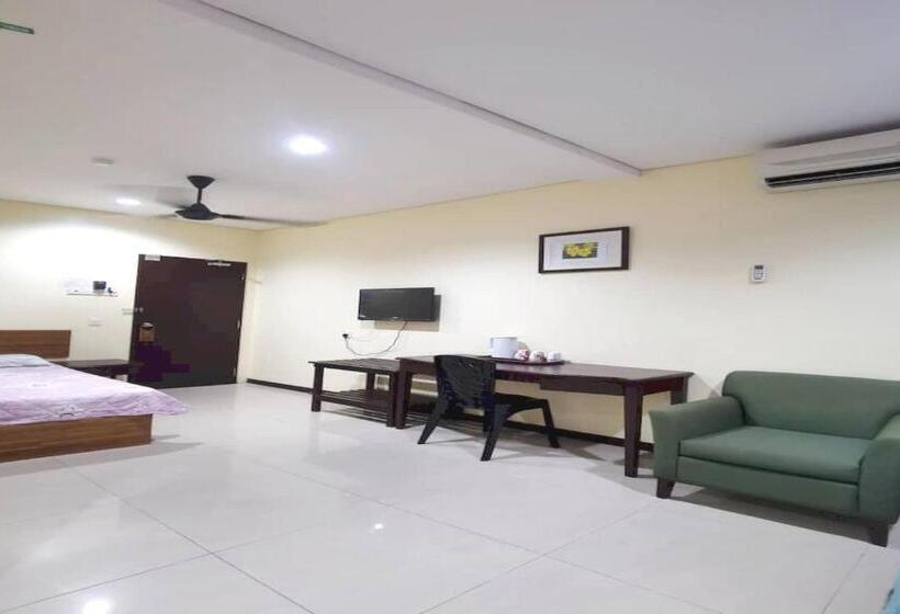 Hotel Oyo 90883 Pavilion Inn