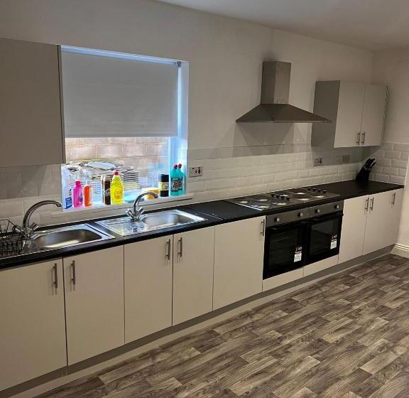 호텔 Oyo Serendipity By Habitat101