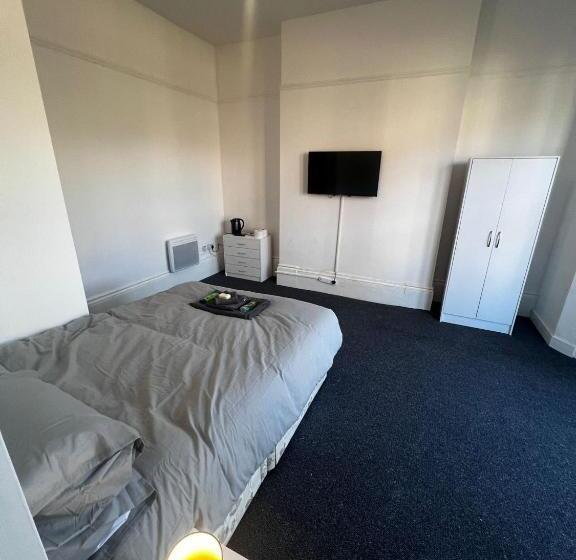 호텔 Oyo Serendipity By Habitat101