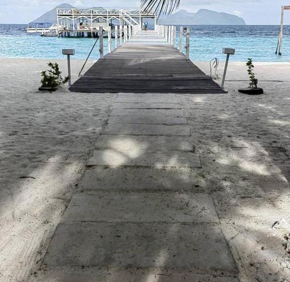 Hotel Pom Pom Celebes Beach Resort邦邦岛西里伯斯度假村