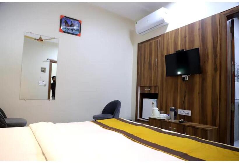 ホテル Premium Krishna Residency