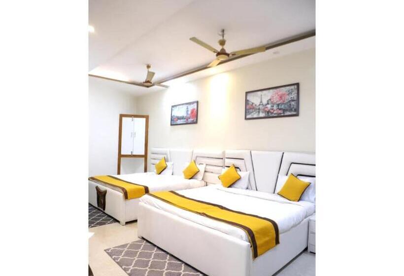 ホテル Premium Krishna Residency