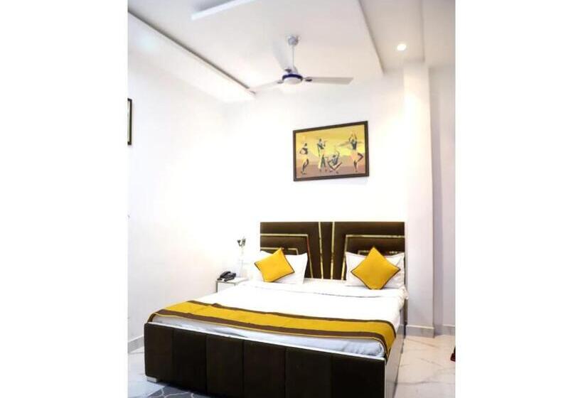 ホテル Premium Krishna Residency