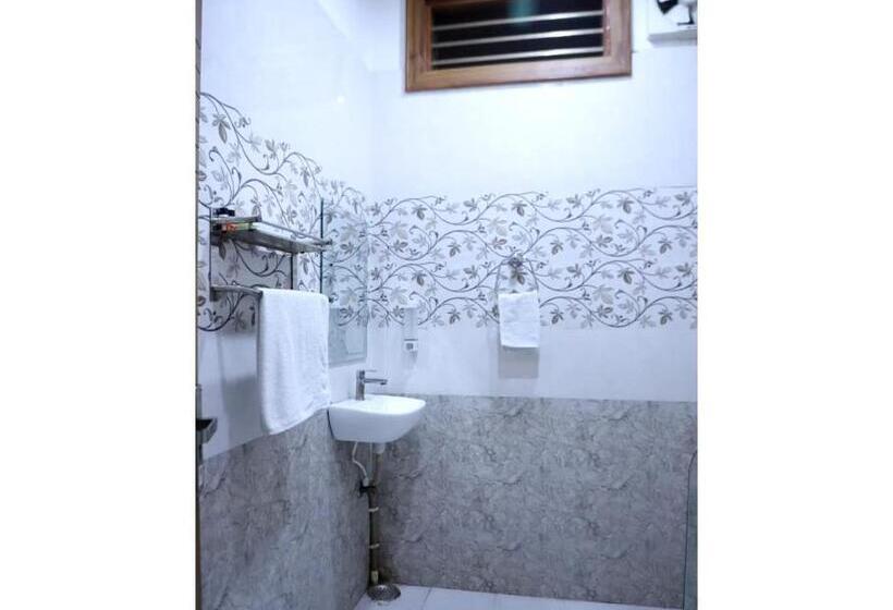 ホテル Premium Krishna Residency