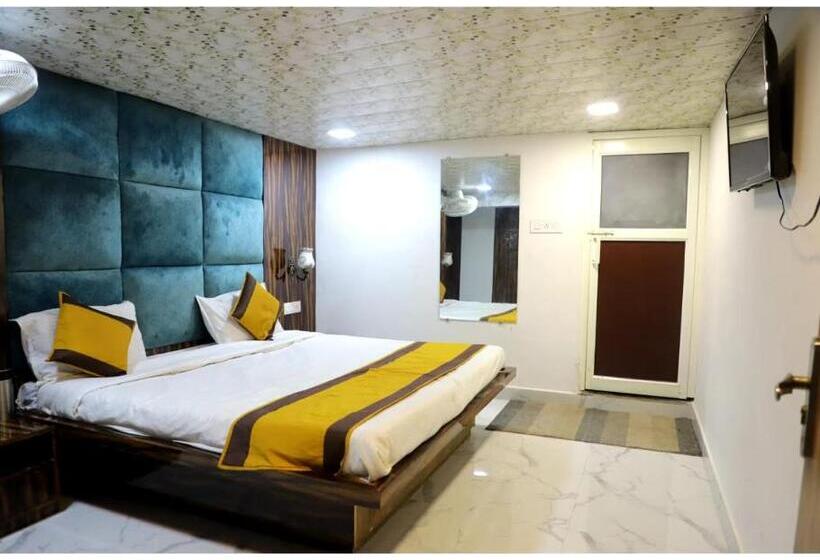 ホテル Premium Krishna Residency