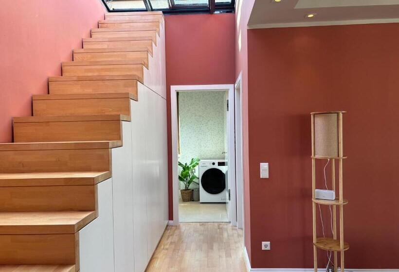 هتل The Charming By Curt Suites