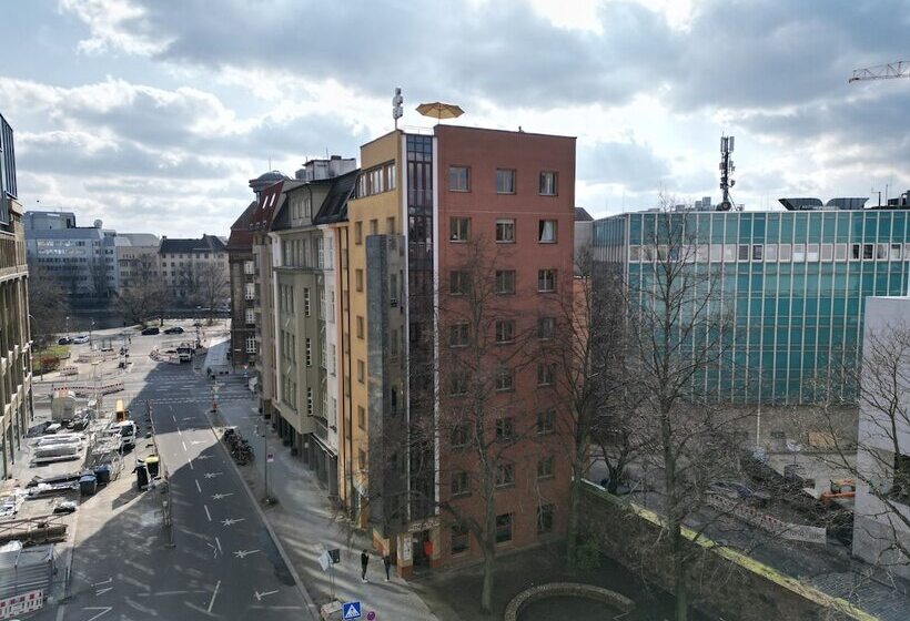 هتل The Charming By Curt Suites