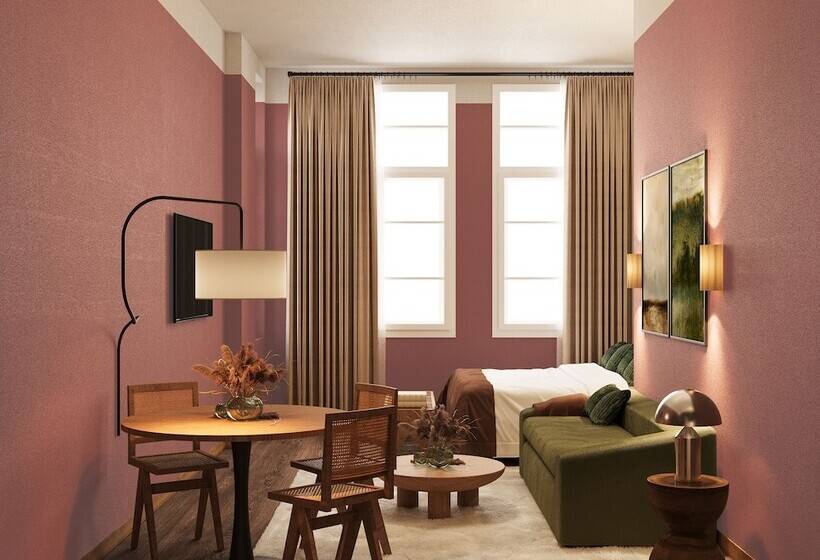 هتل The Charming By Curt Suites