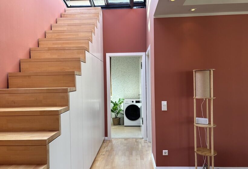 هتل The Charming By Curt Suites