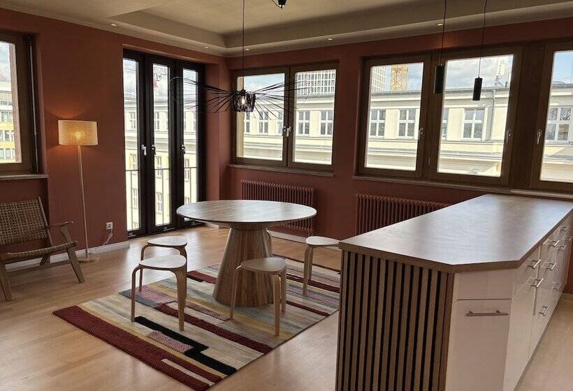 هتل The Charming By Curt Suites