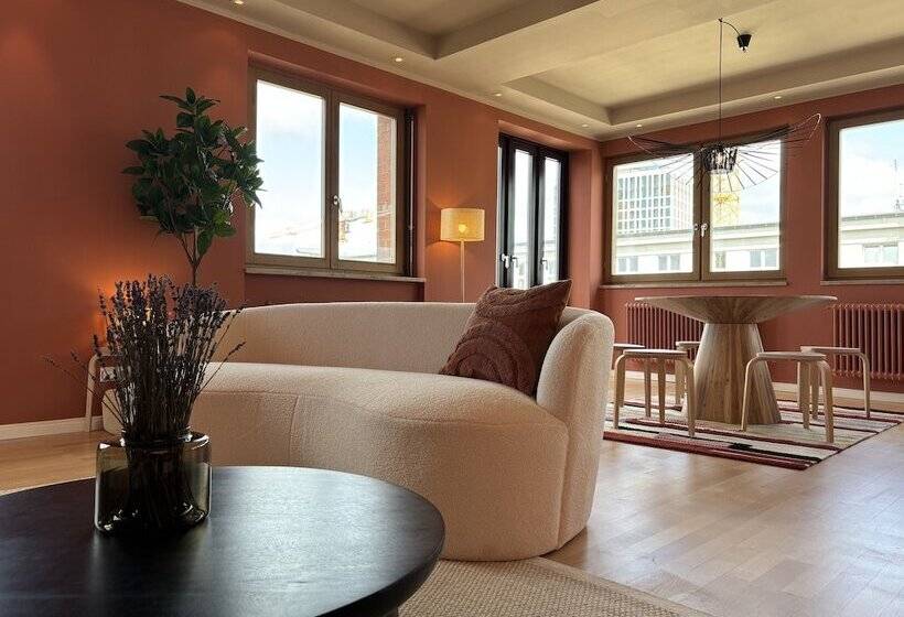 هتل The Charming By Curt Suites