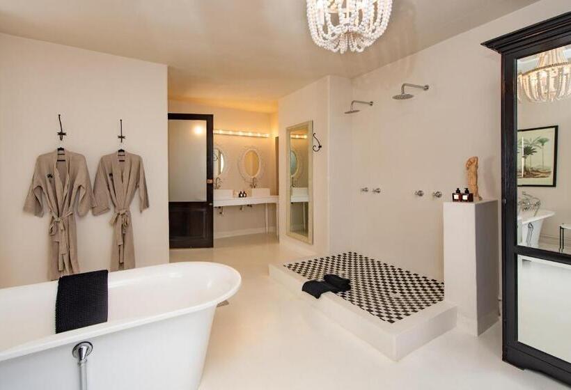 هتل The Ivory Haus