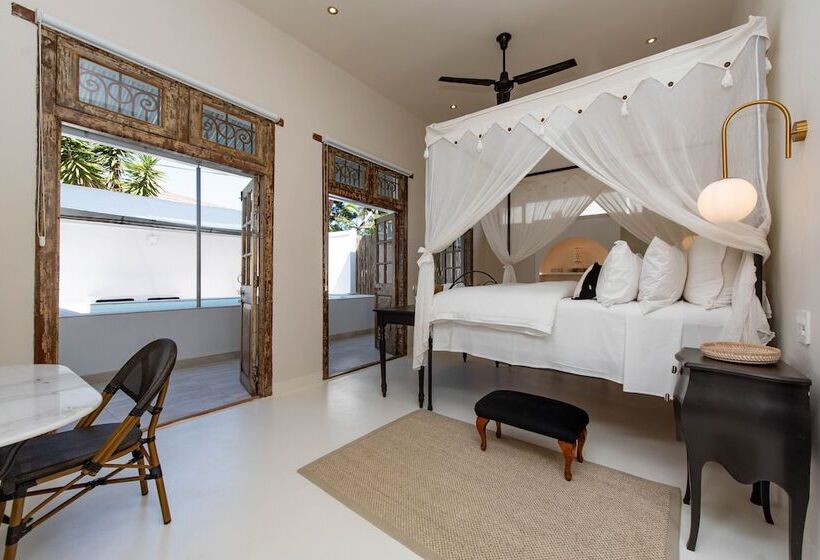 هتل The Ivory Haus