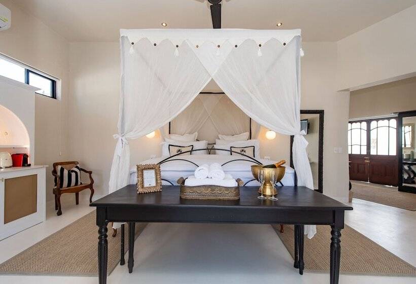 هتل The Ivory Haus