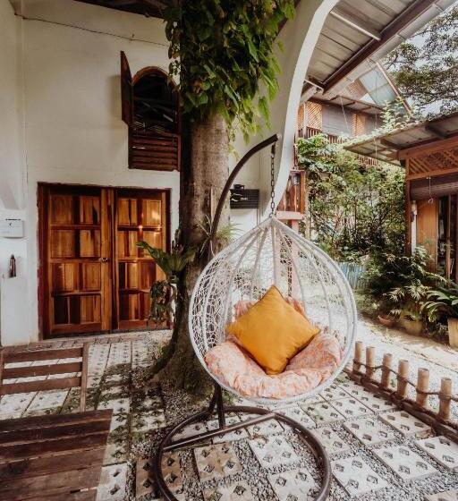 בית מלון כפרי Tirtha Quddus Farmstay