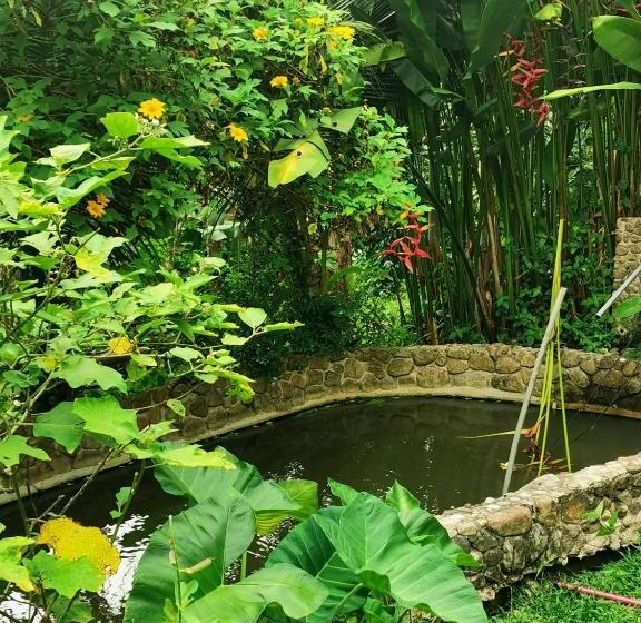 בית מלון כפרי Tirtha Quddus Farmstay