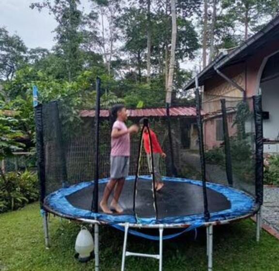 בית מלון כפרי Tirtha Quddus Farmstay