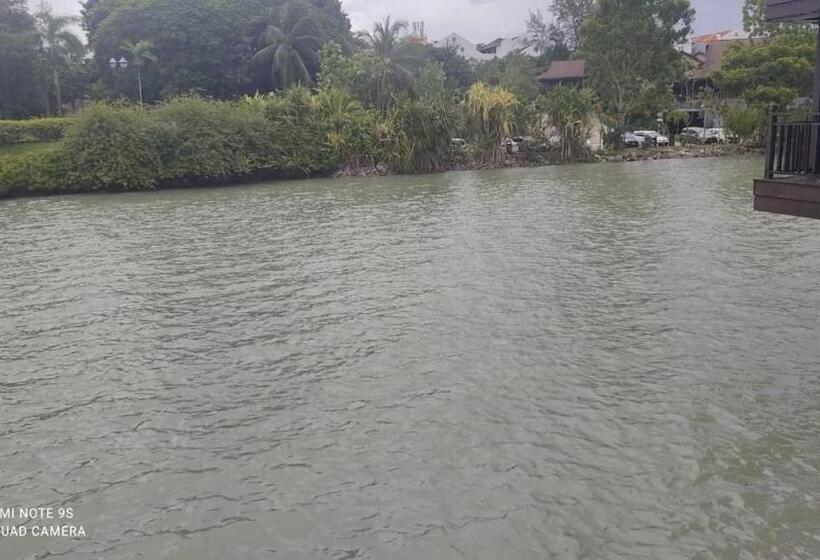 فندق Villa Dalam Laut 530