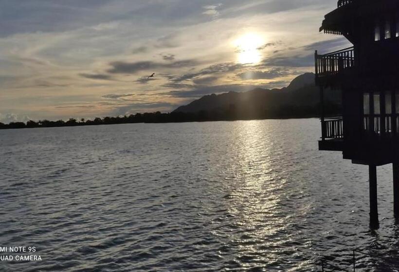 فندق Villa Dalam Laut 530