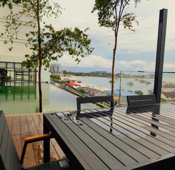 Just Chillin Seaview