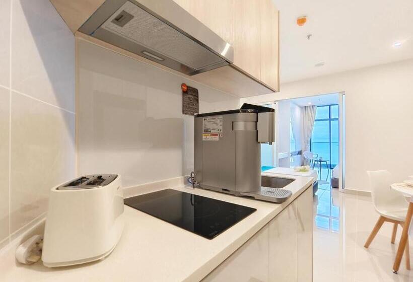 Just Chillin Seaview