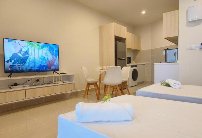 Just Chillin Seaview