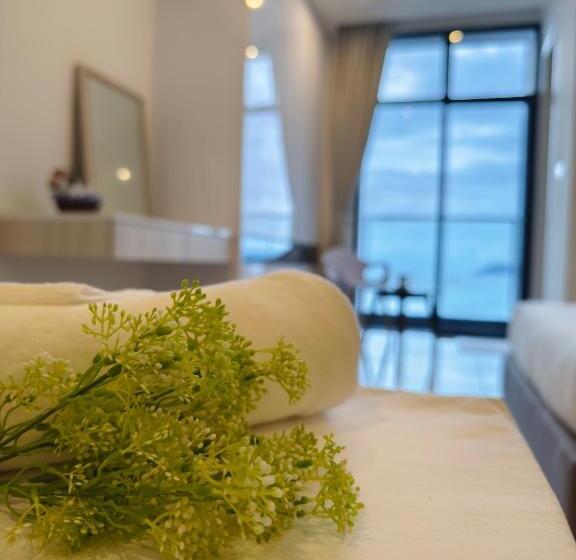 Just Chillin Seaview