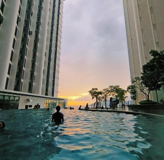 Just Chillin Pool & Seaview Suites