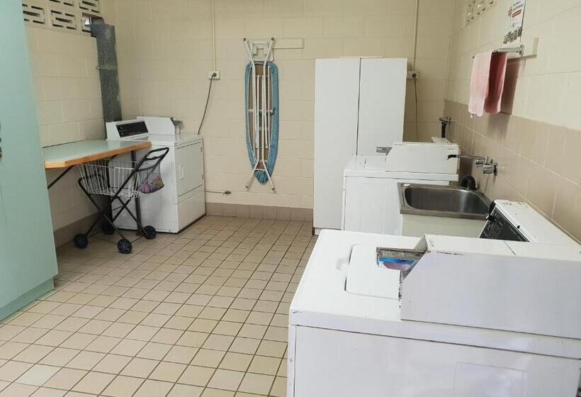 汽车旅馆  Carmila Caravan Park & Cabins