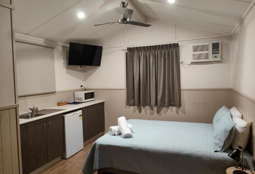 汽车旅馆  Carmila Caravan Park & Cabins