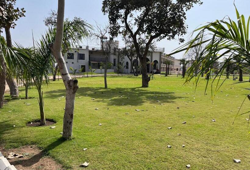 Narwar Lakefront Resort