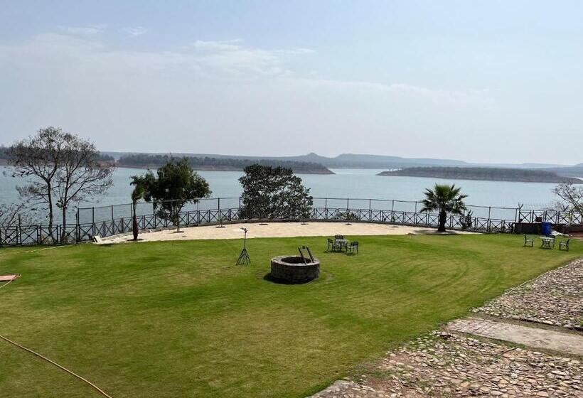 Narwar Lakefront Resort