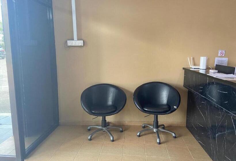 Oyo 90857 Hotel Kong Jing