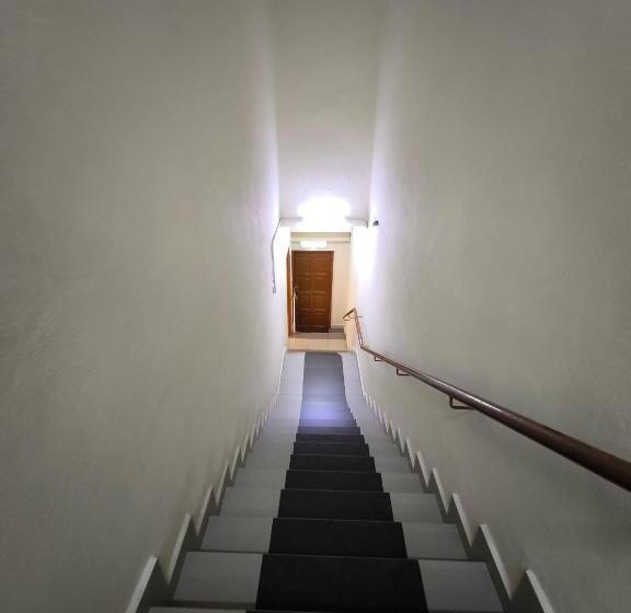 Oyo 90895 Hotel Ikia