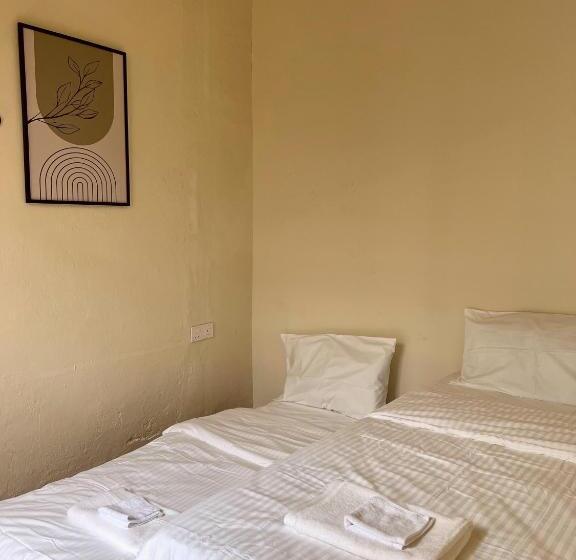 פנסיון Aayu Stewart