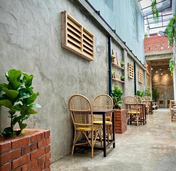 פנסיון Dosomething Guest House 8