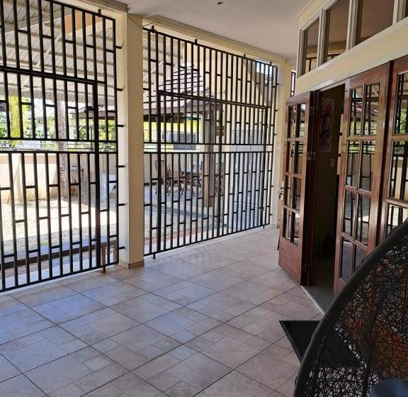 پانسیون Elementz Villa