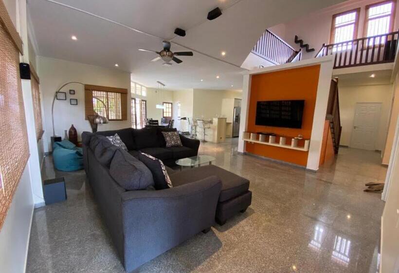 پانسیون Elementz Villa