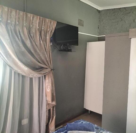 펜션 Good And Proper Guest Lodge