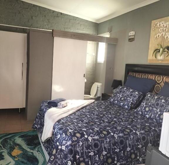 펜션 Good And Proper Guest Lodge