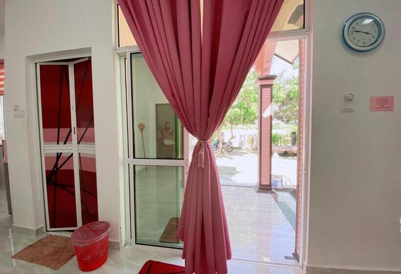 بنسيون Roomstay Hellokitty House