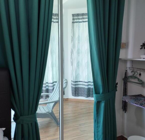 פנסיון Inap Idaman 7 5 Pax 2 Queen Plus 1 Sofa Bed