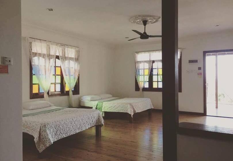 Пансион Millbrook House Terengganu