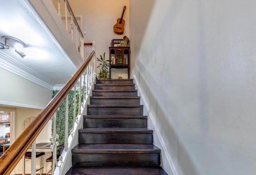 پانسیون Quiet View Rooms