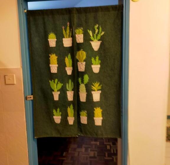 بنسيون R2l5y Room 3 With Aircond + Tv