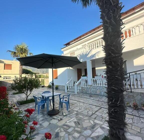 פנסיון Rooms At Lume