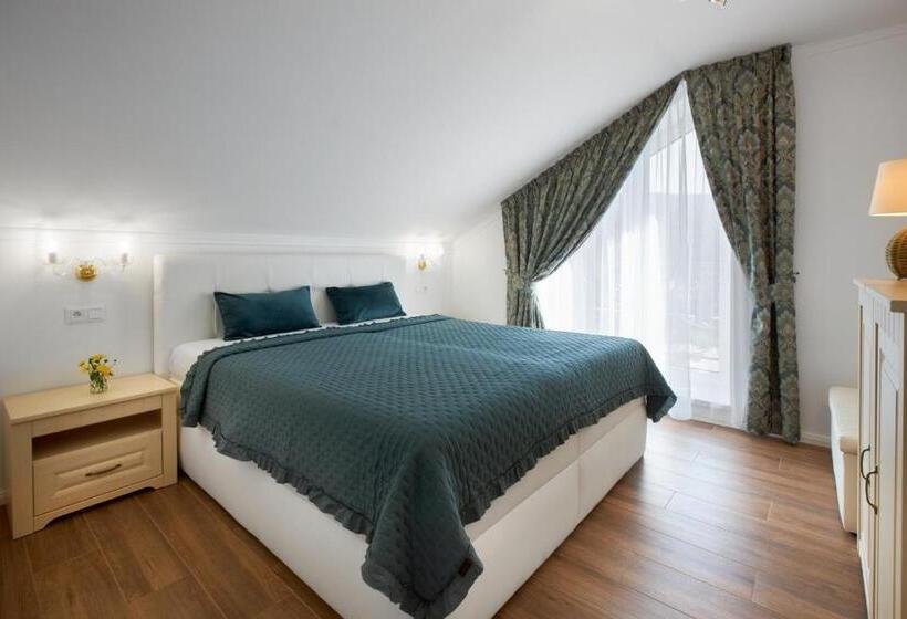 بنسيون Rustyfox